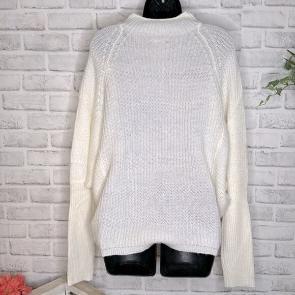 New! KAARI Blue Ivory Waffle Knit Sweater Size Medium - Picture 3 of 5